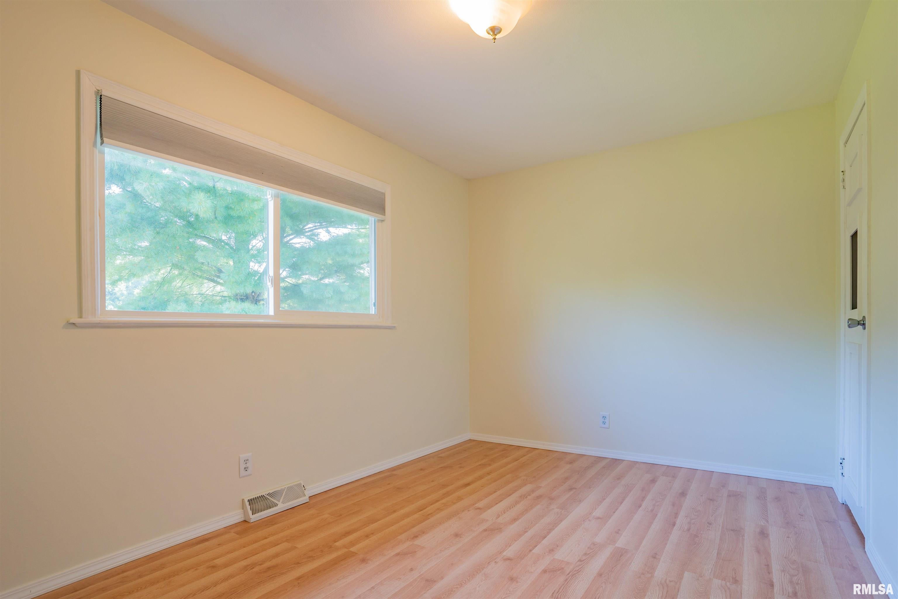 6606 North Randwick Road Peoria, IL 61615 - Photo 7 of 25 Gallery Image 7