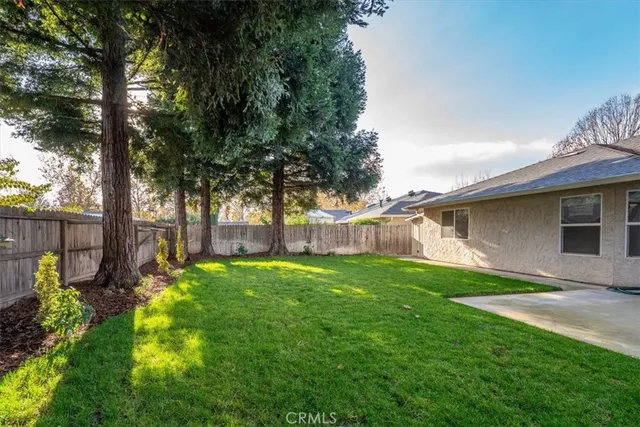 a view of a yard in front of house
