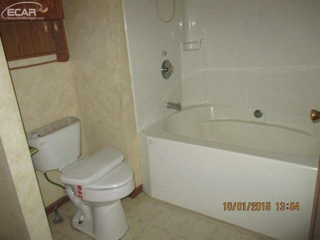 8440 Fenton Road Grand Blanc, MI 48439 - Photo 16 of 30 20451110-15.JPG
