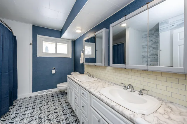 $299,900 | 4290 East Britain Avenue, Benton Harbor, MI 49022