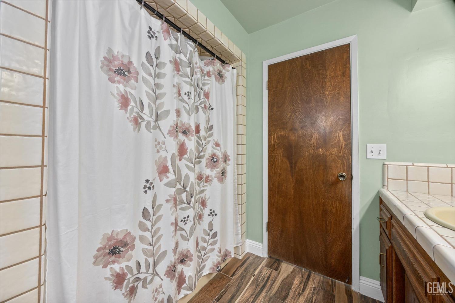 Undisclosed Address Bakersfield, CA 93308 - Photo 18 of 33 a view of bathroom with shower curtain