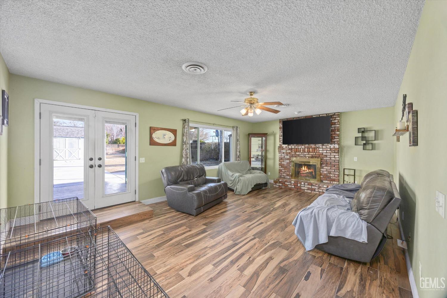 Undisclosed Address Bakersfield, CA 93308 - Photo 4 of 33 a living room with furniture and a flat screen tv