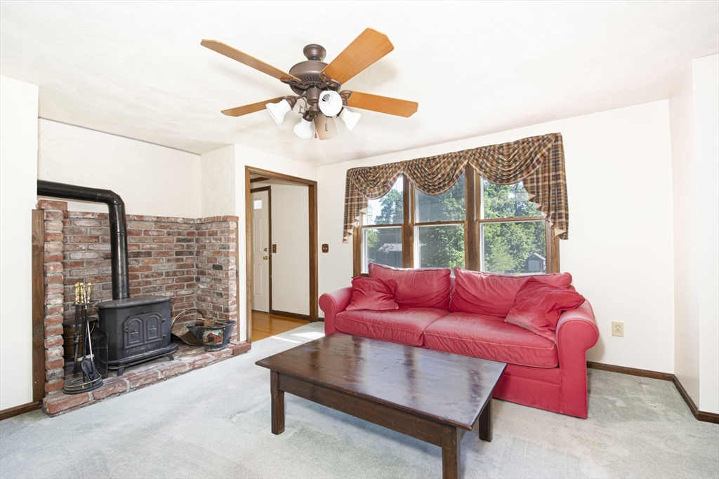12 Ridge Road Shrewsbury, MA 01545 - Photo 5 of 42
