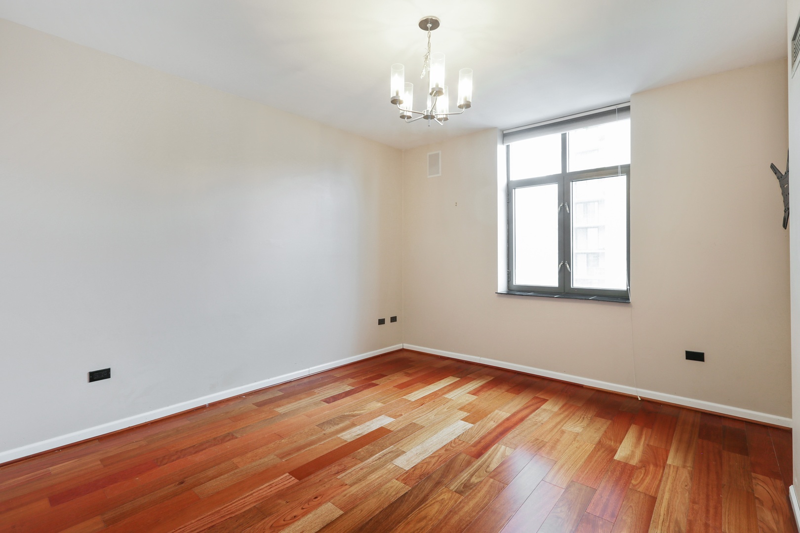 630 North State Street, Unit 1609 Chicago, IL 60654 - Photo 13 of 22 a view of empty room with wooden floor and fan