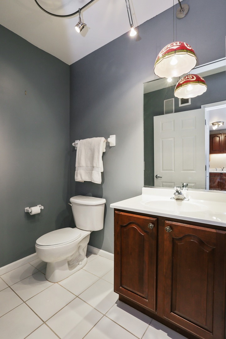 630 North State Street, Unit 1609 Chicago, IL 60654 - Photo 15 of 22 a bathroom with a sink and a toilet