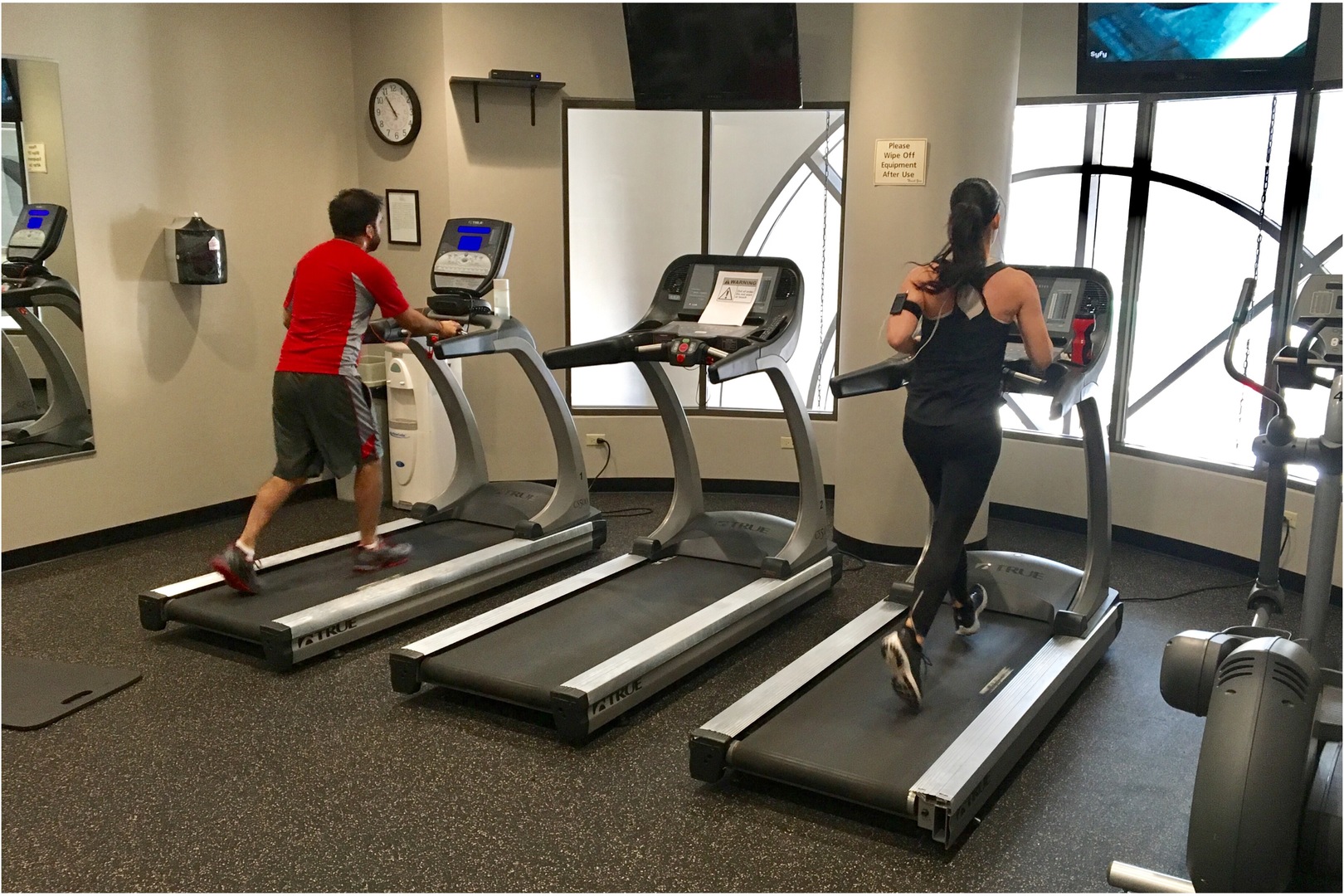 630 North State Street, Unit 1609 Chicago, IL 60654 - Photo 19 of 22 a view of a room with gym equipment