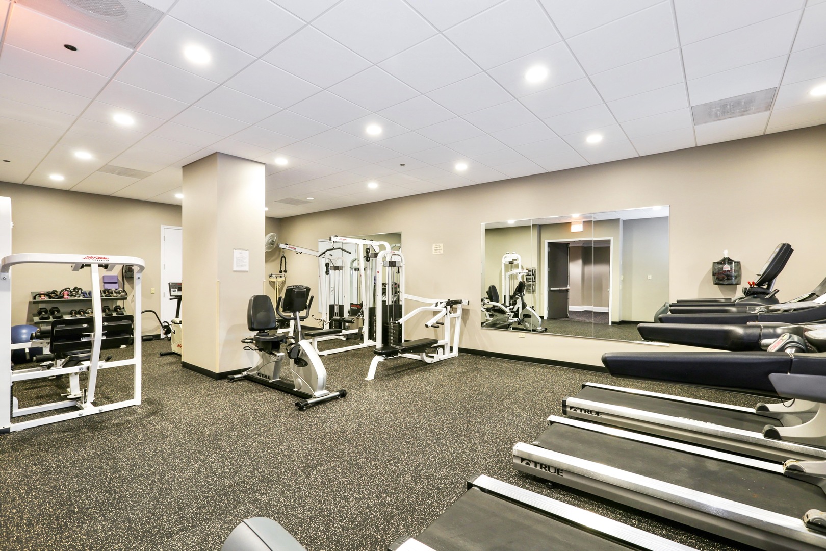 630 North State Street, Unit 1609 Chicago, IL 60654 - Photo 20 of 22 a view of a room with gym equipment