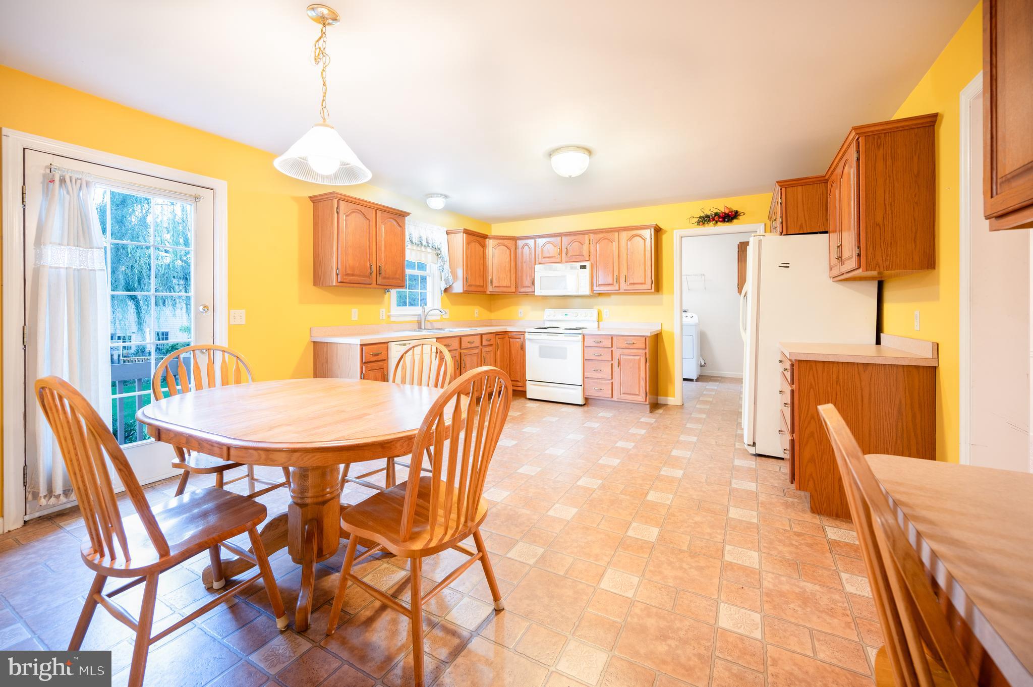 2371 Raleigh Road Hummelstown, PA 17036 - Photo 3 of 26 Eat-in Kitchen
