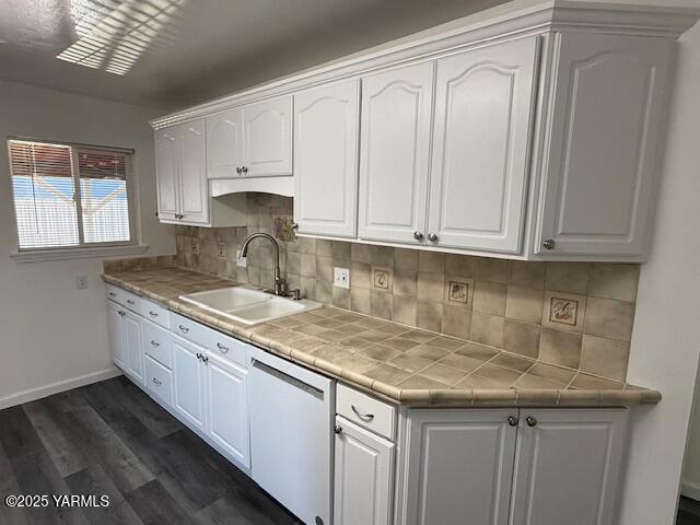 604 South 3rd Street Selah, WA 98942 - Photo 3 of 16 a kitchen with stainless steel appliances granite countertop a sink stove and cabinets