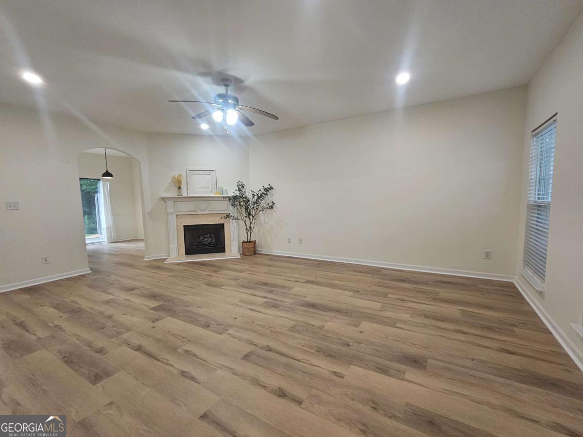 619 Kenridge Way Suwanee, GA 30024 - Photo 2 of 28