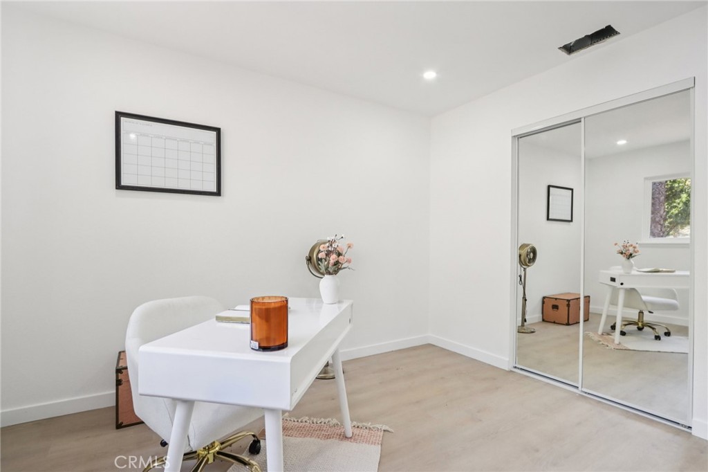 11060 Vanda Way Sun Valley, CA 91352 - Photo 12 of 43 a workspace with furniture and mirror