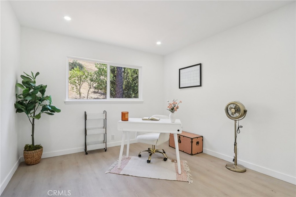 11060 Vanda Way Sun Valley, CA 91352 - Photo 13 of 43 a living room with furniture and a potted plant