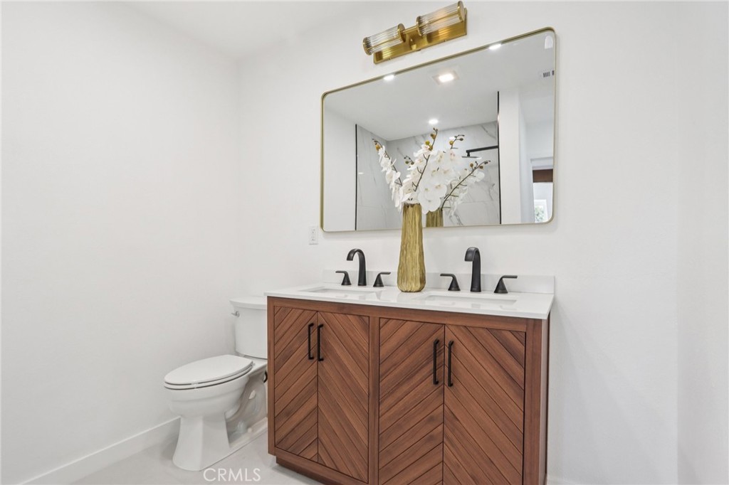 11060 Vanda Way Sun Valley, CA 91352 - Photo 21 of 43 a bathroom with a toilet a sink and mirror