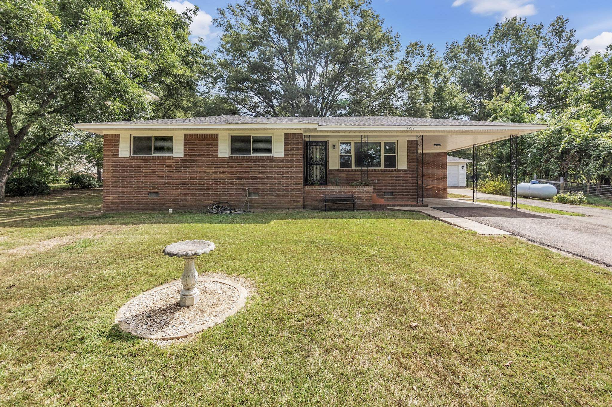 2234 Highway 301 Hernando, MS 38632 - Photo 1 of 27 a backyard of a house with table and chairs