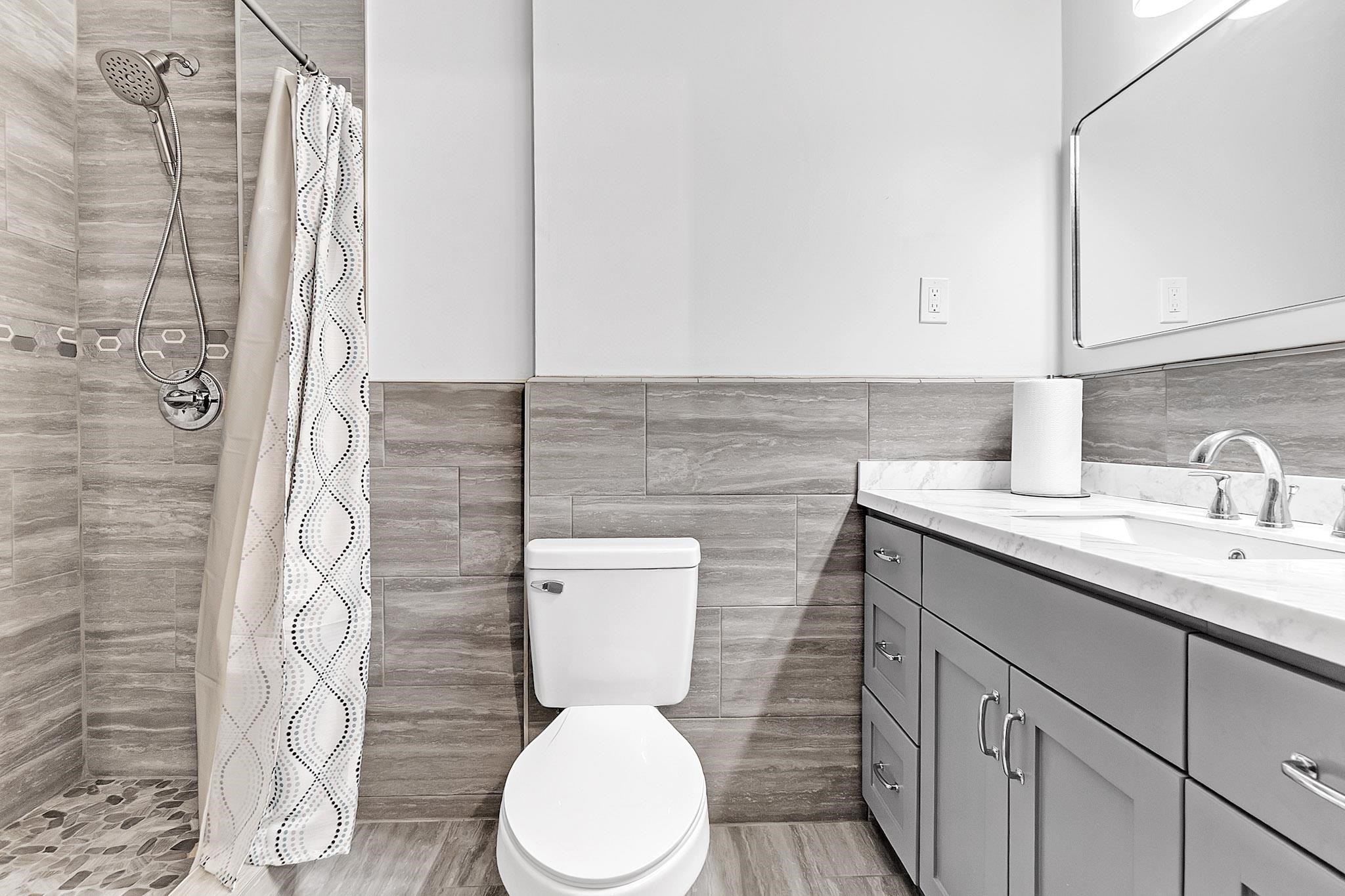 2234 Highway 301 Hernando, MS 38632 - Photo 15 of 27 a bathroom with a toilet sink and shower