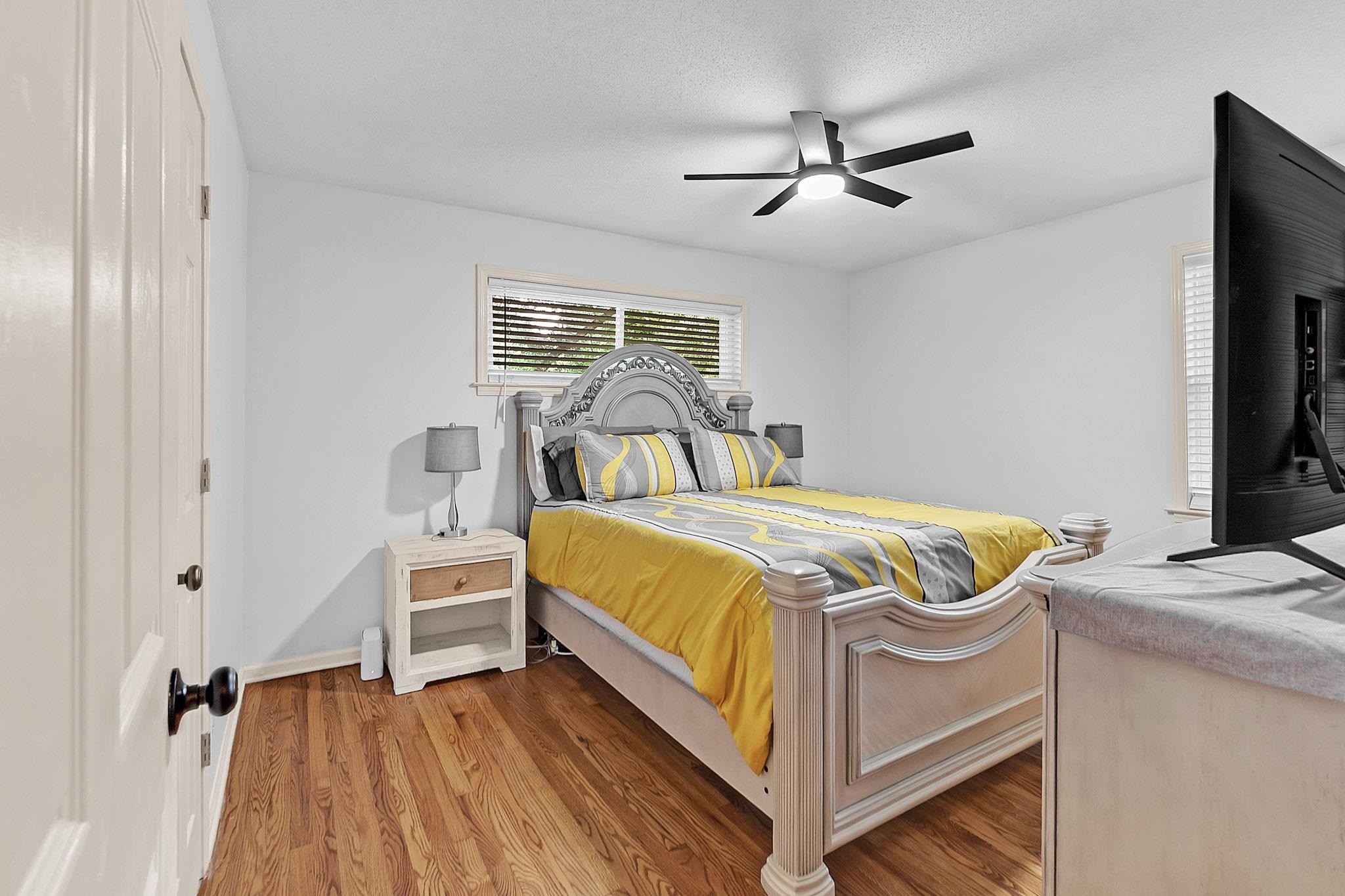 2234 Highway 301 Hernando, MS 38632 - Photo 17 of 27 a bedroom with a bed and a flat tv screen