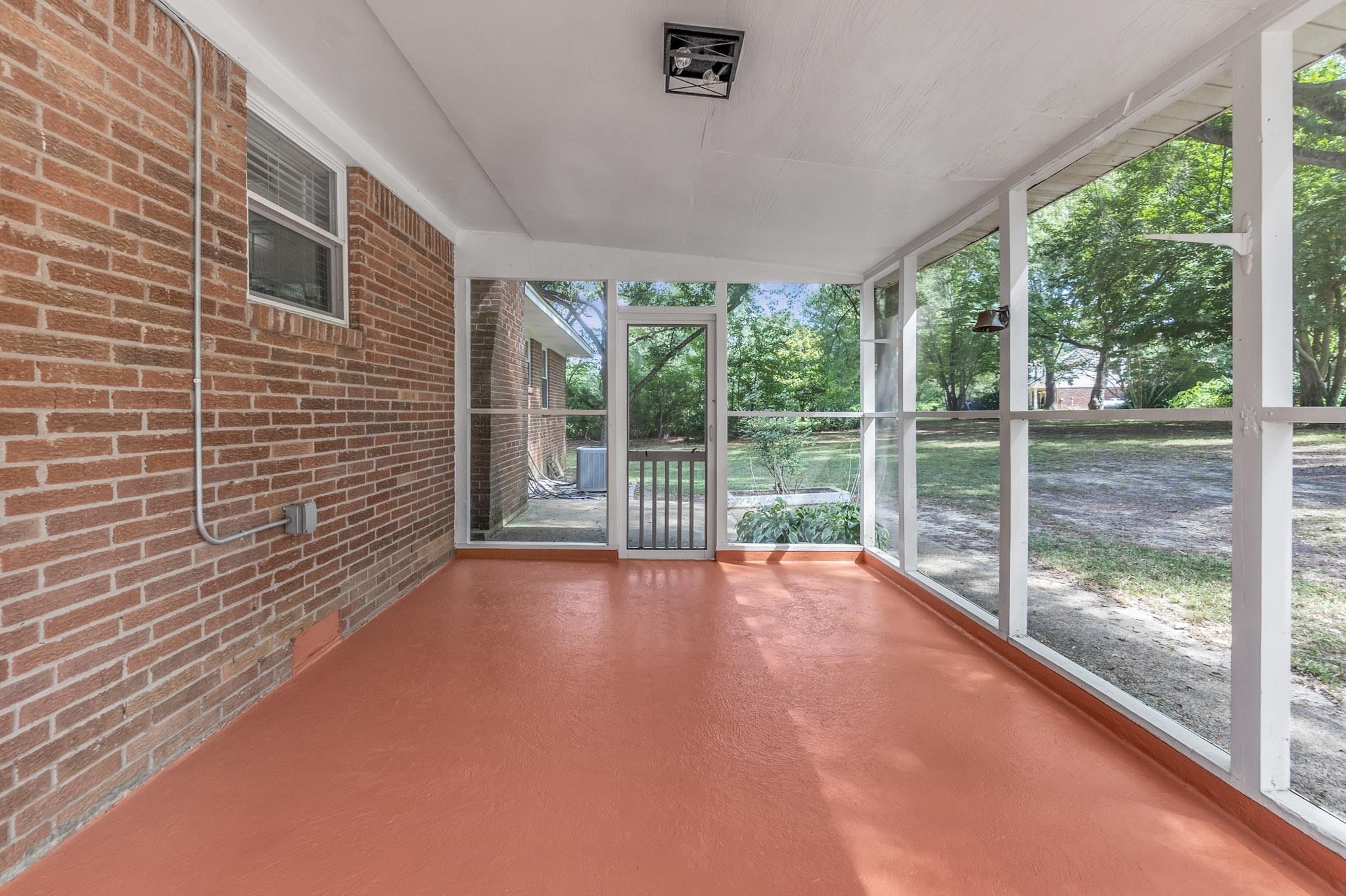 2234 Highway 301 Hernando, MS 38632 - Photo 22 of 27 a view of a room with a large window