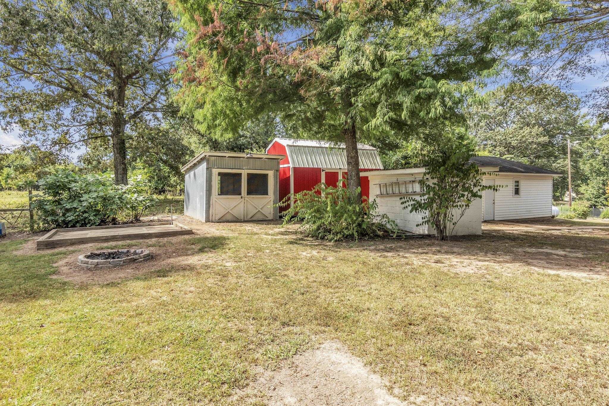 2234 Highway 301 Hernando, MS 38632 - Photo 26 of 27 a front view of house with yard and trees
