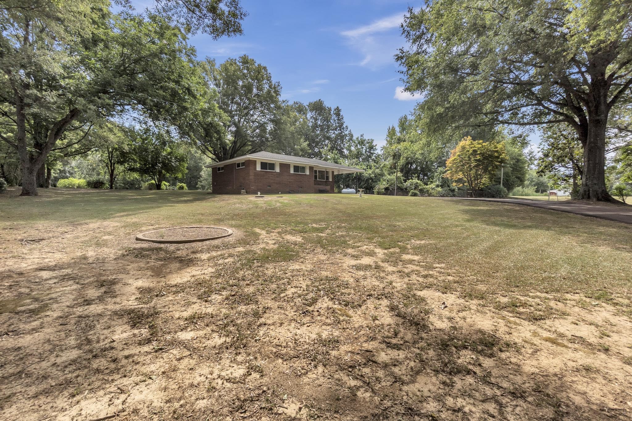 2234 Highway 301 Hernando, MS 38632 - Photo 4 of 27 a big yard with lots of green space and trees