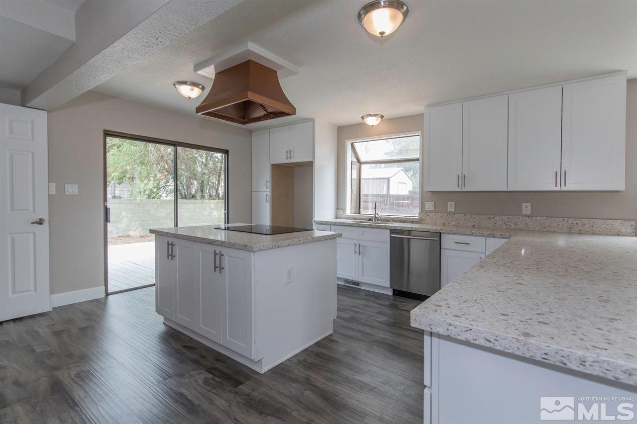 1820 Elmcrest Drive Reno, NV 89503 - Photo 6 of 19 Photo 6