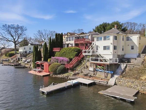 $720,000 | 411 B Lake Avenue, Worcester, MA 01604