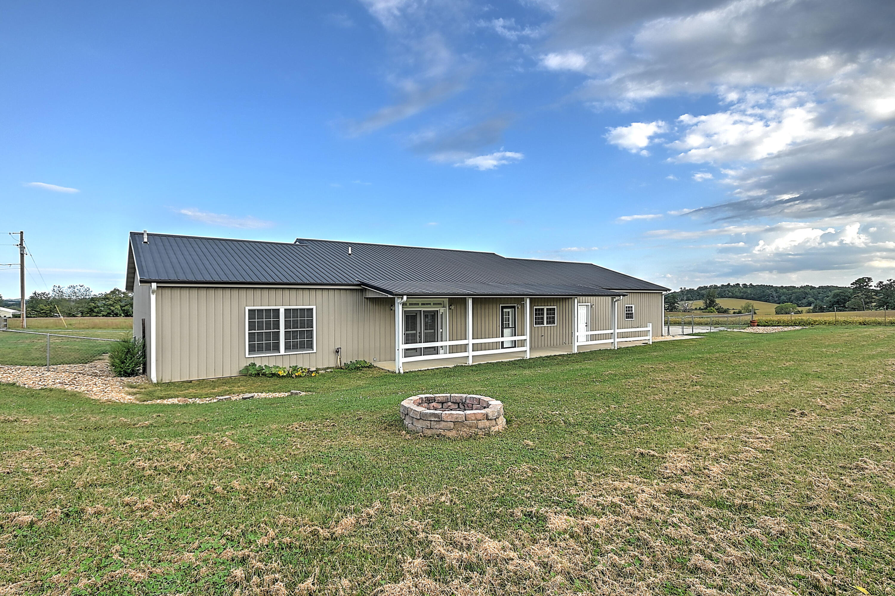 335 Nolichuckey Road Greeneville, TN 37743 - Photo 4 of 51 Noli_-47