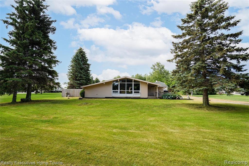 6570 Galbraith Line Road Croswell, MI 48422 - Photo 4 of 26