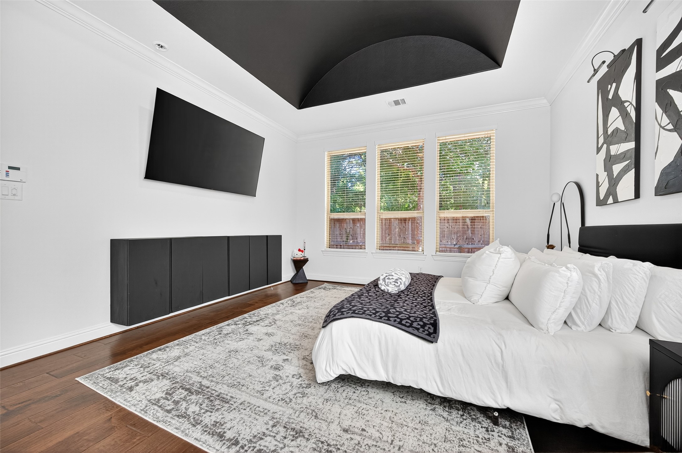 46 Sundown Ridge Place Tomball, TX 77375 - Photo 22 of 46 a living room with a couch and a flat screen tv