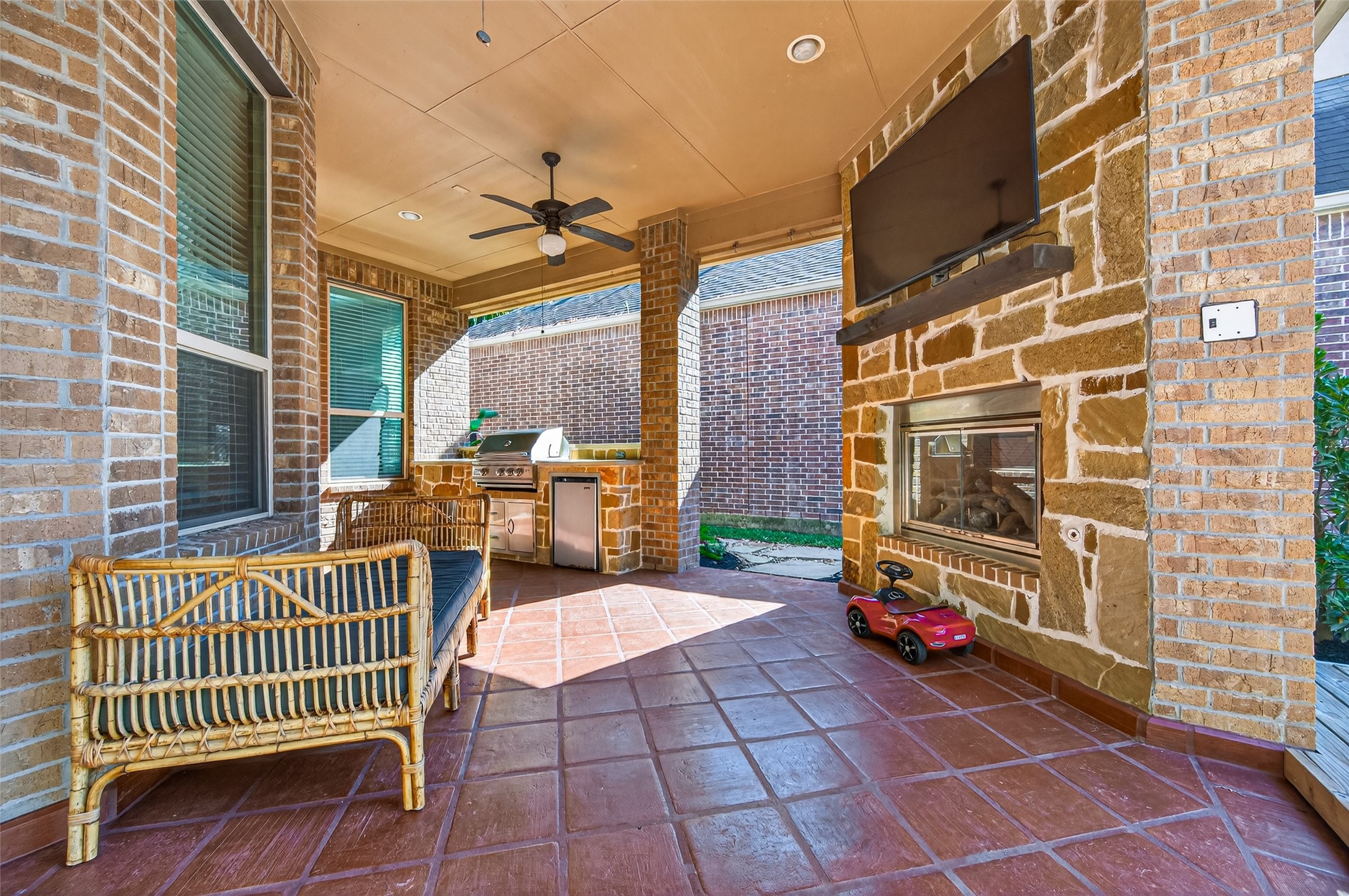 46 Sundown Ridge Place Tomball, TX 77375 - Photo 39 of 46 a view of a balcony with chairs