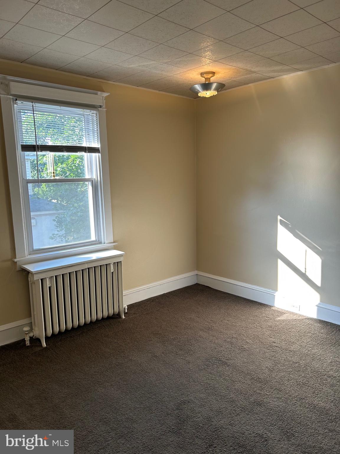 1005 Weller Avenue Havertown, PA 19083 - Photo 6 of 11 en empty room with windows