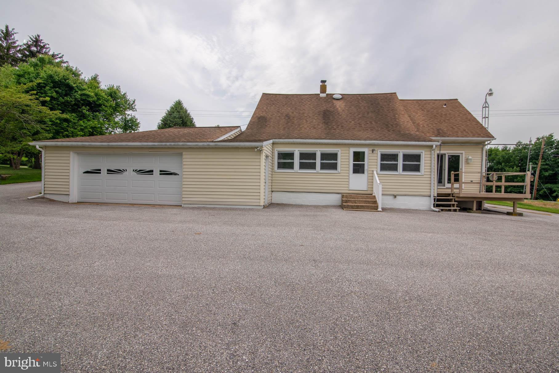 2405 Croll School Road York, PA 17403 - Photo 4 of 32 Gallery Image 4