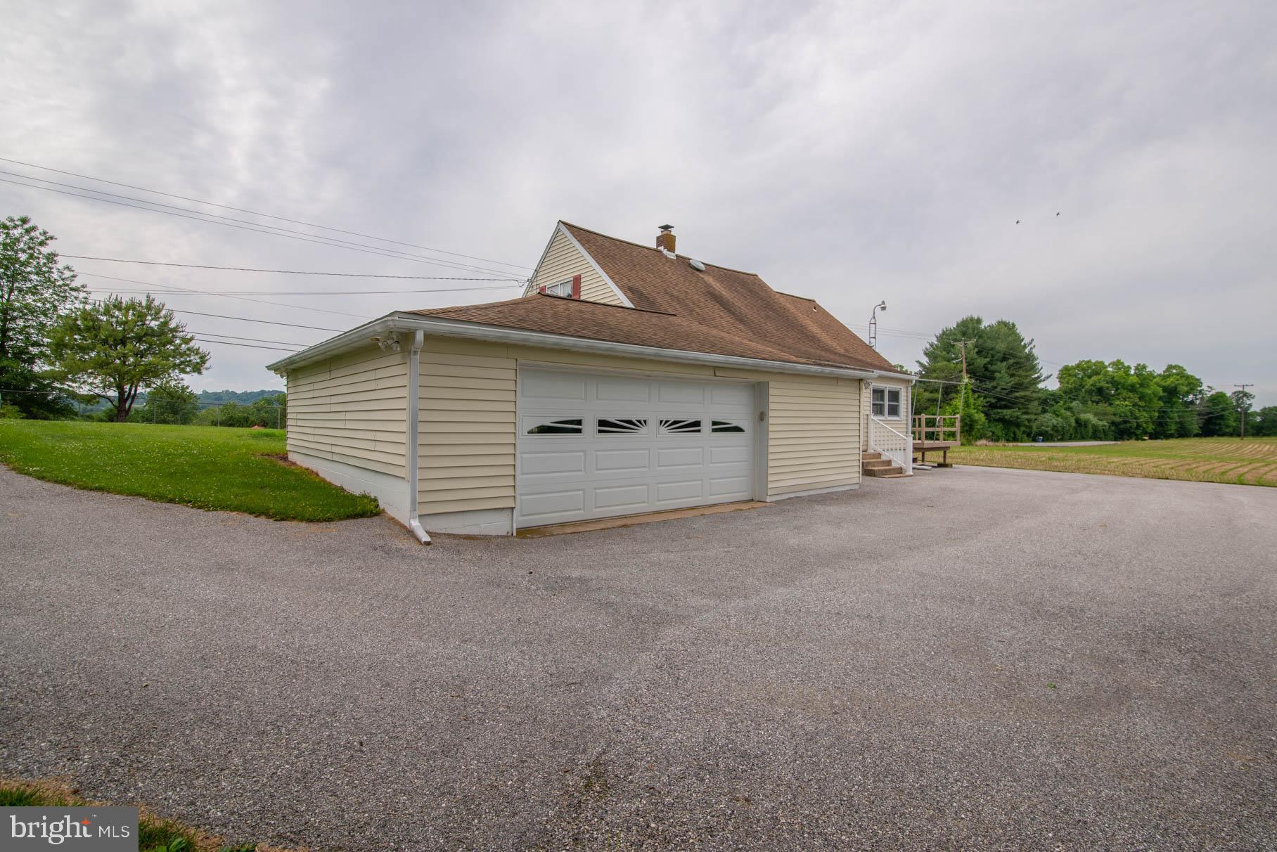 2405 Croll School Road York, PA 17403 - Photo 5 of 32 Gallery Image 5