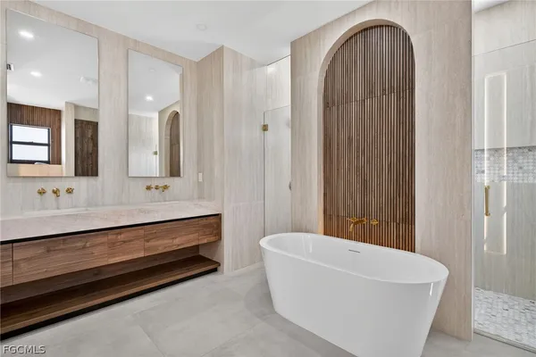 $725,000 | 13 Northwest 35th Place, Cape Coral, FL 33993