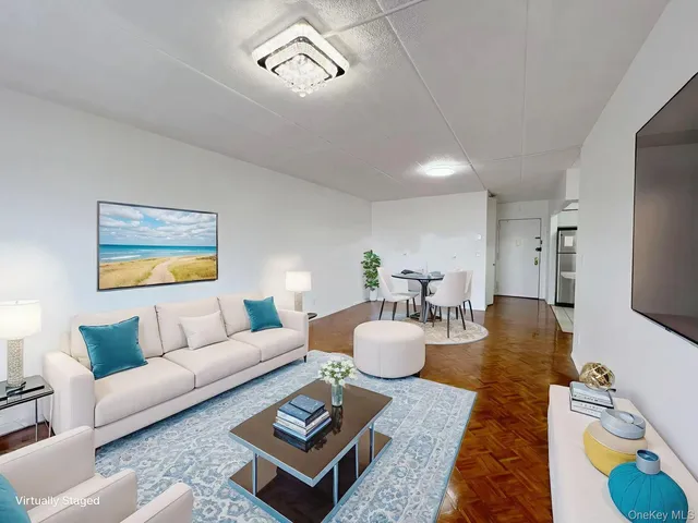 $588,000 | 54-09 108th Street, Unit 6A | South Corona