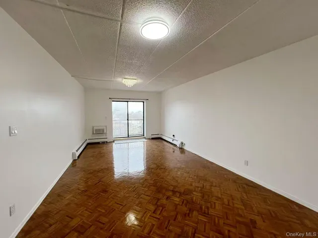 $588,000 | 54-09 108th Street, Unit 6A | South Corona