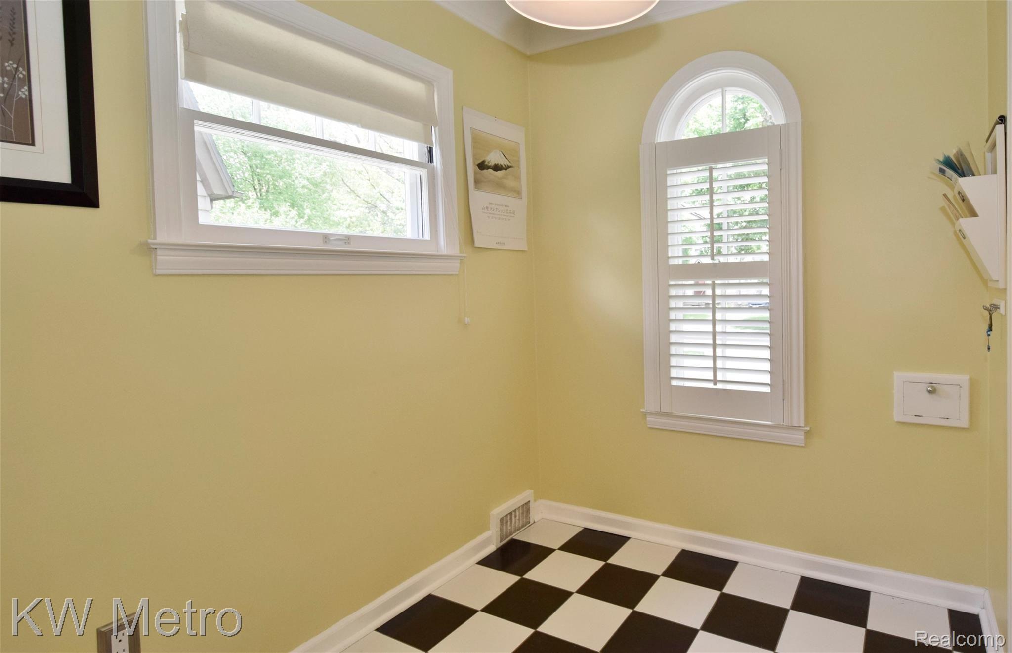 42 Fairwood Boulevard Pleasant Ridge, MI 48069 - Photo 18 of 53 breakfast nook 1.JPG