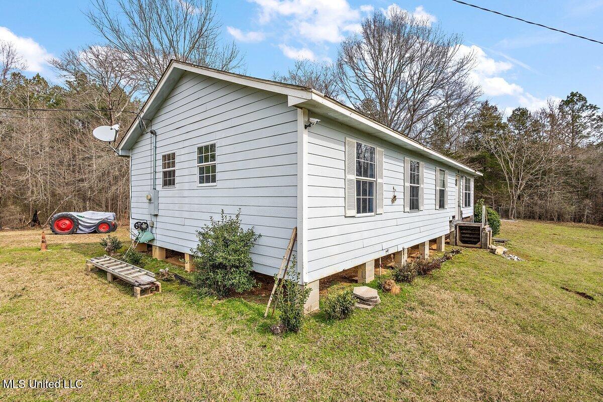 1166 Mt Pilgrim Road Camden, MS 39045 - Photo 2 of 15 3HTP6659