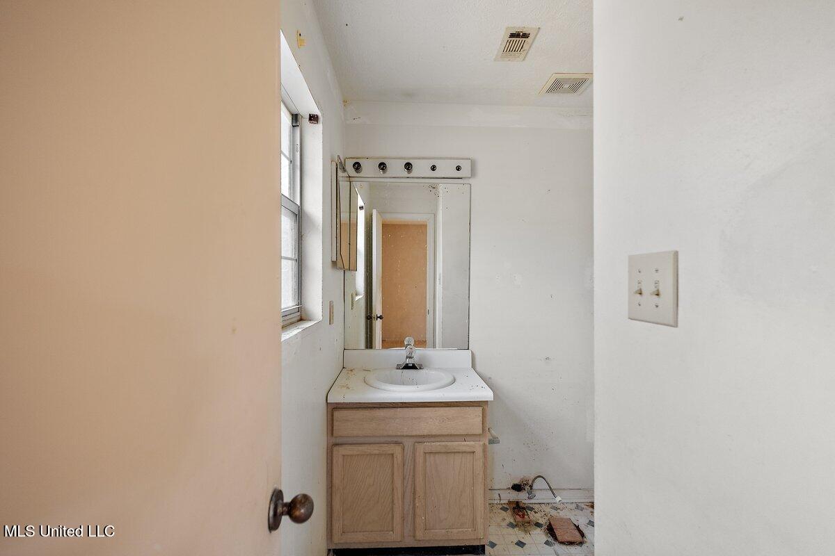 1166 Mt Pilgrim Road Camden, MS 39045 - Photo 5 of 15 3HTP6692