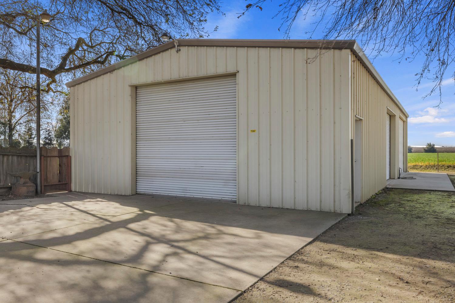 24836 Arthur Road Escalon, CA 95320 - Photo 38 of 47 a view of backyard with garage