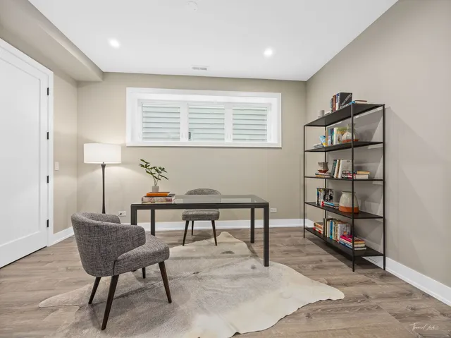 a view of a livingroom with furniture