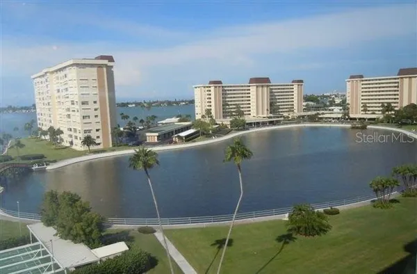 $2,200 | 4575 Cove Circle, Unit 703, St. Petersburg, FL 33708