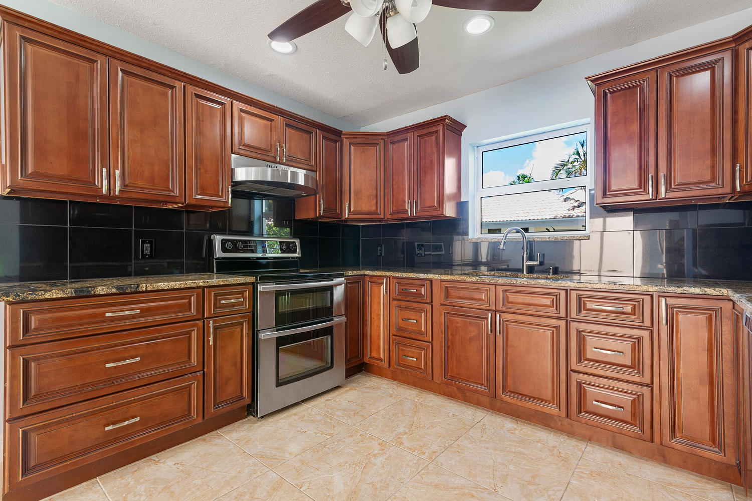 9767 Erica Court Boca Raton, FL 33496 - Photo 6 of 24 9767 Erica Ct-large-003-003-Justin Lawre