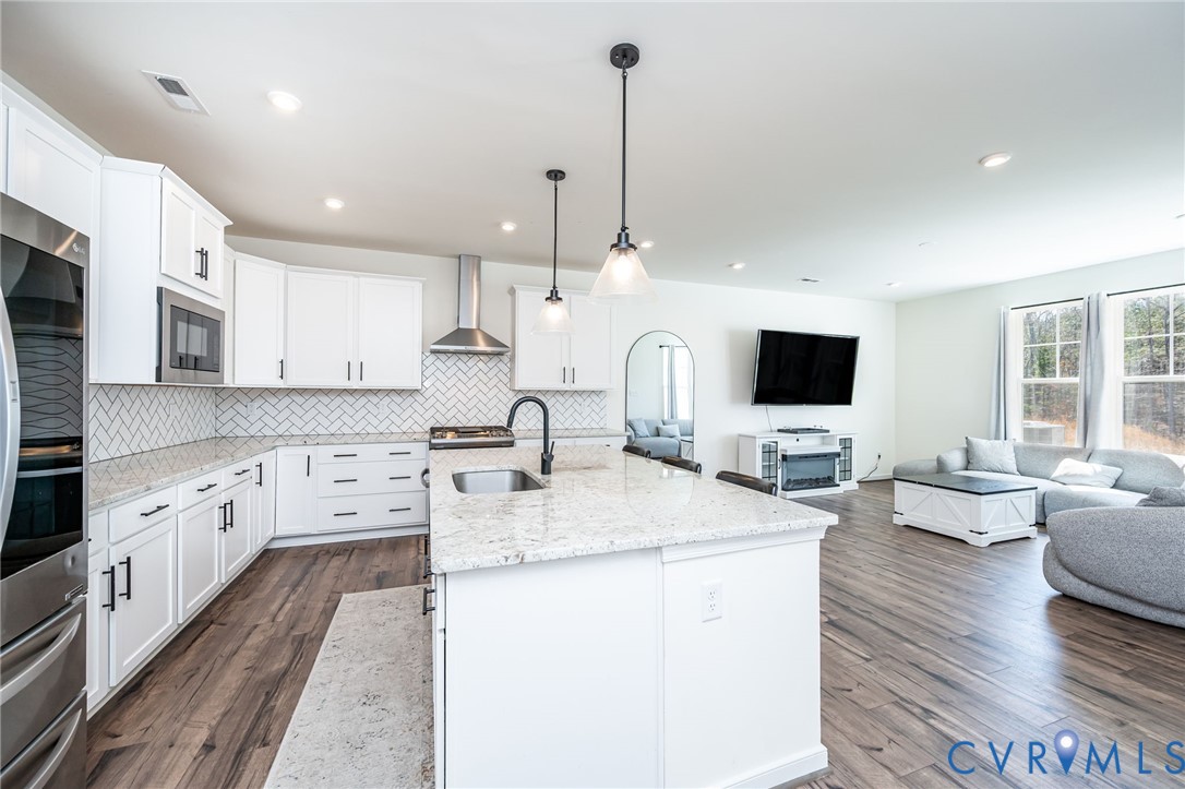 18521 Palisades Ridge Moseley, VA 23120 - Photo 11 of 32 Kitchen