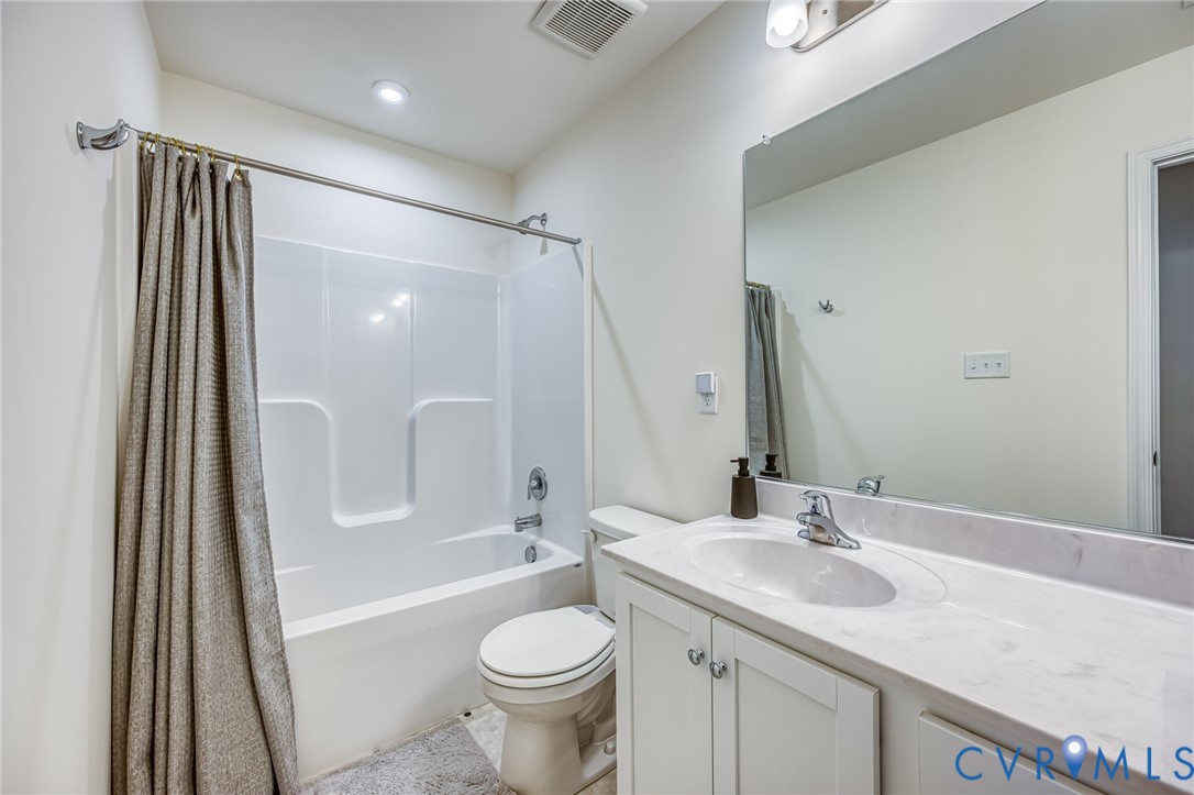 18521 Palisades Ridge Moseley, VA 23120 - Photo 25 of 32 Shared hall bath