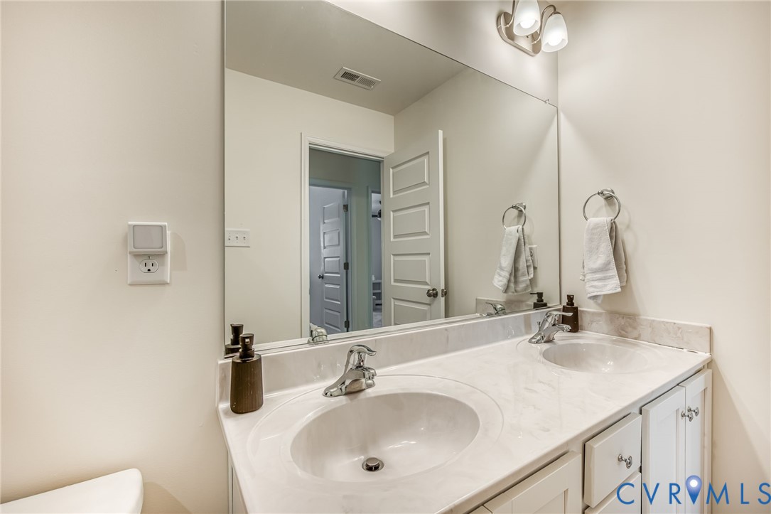 18521 Palisades Ridge Moseley, VA 23120 - Photo 26 of 32 Shared hall bath