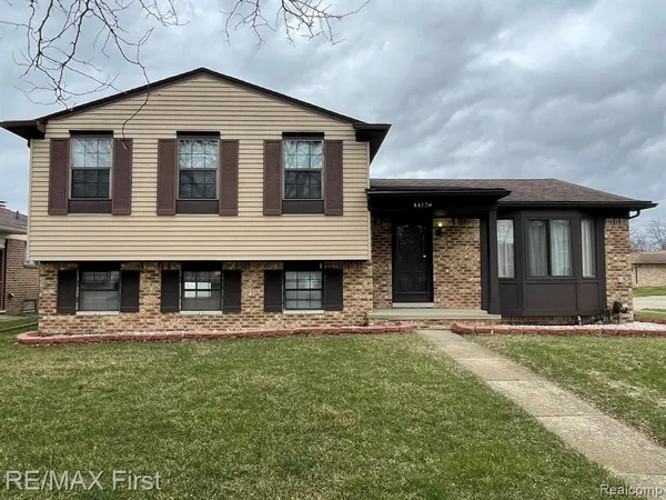 $2,200 | 14520 Suffield Lane, Sterling Heights, MI 48312