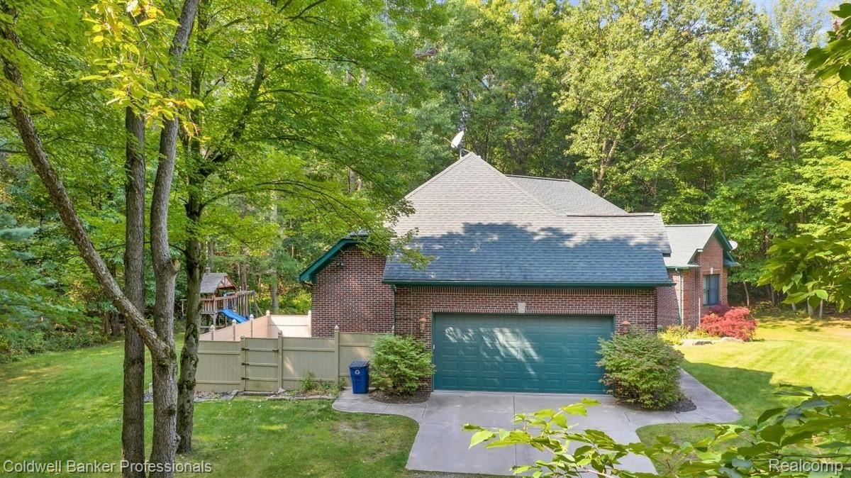 4420 Blood Road Metamora, MI 48455 - Photo 26 of 32 2 Car garage - Dog Run in back