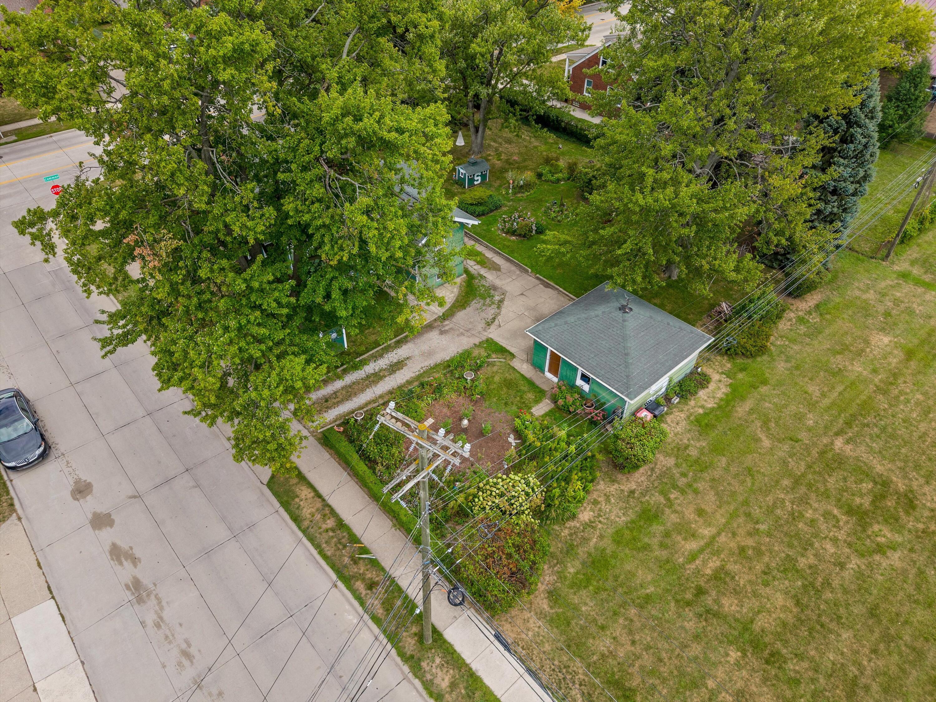 18710 Common Road Roseville, MI 48066 - Photo 10 of 32 40-18710 Common Rd Roseville 0039