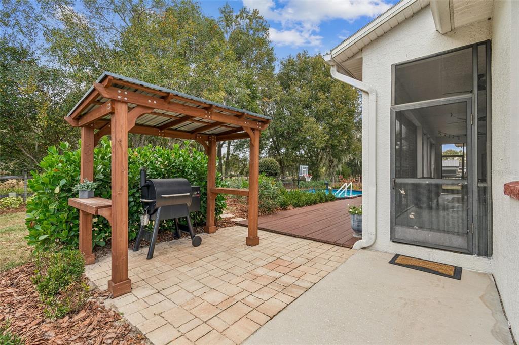 3077 Cork Road Plant City, FL 33565 - Photo 76 of 99 a patio with table and chairs