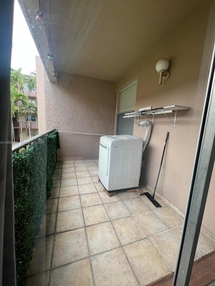1900 West 68th Street, Unit D207 Hialeah, FL 33014 - Photo 31 of 33 a view of empty room with windows
